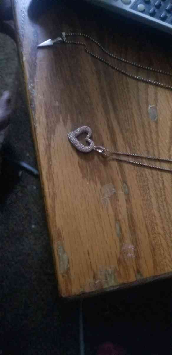 Womens heart shaped pendant - Hudson, New Hampshire - FleaMarketBay