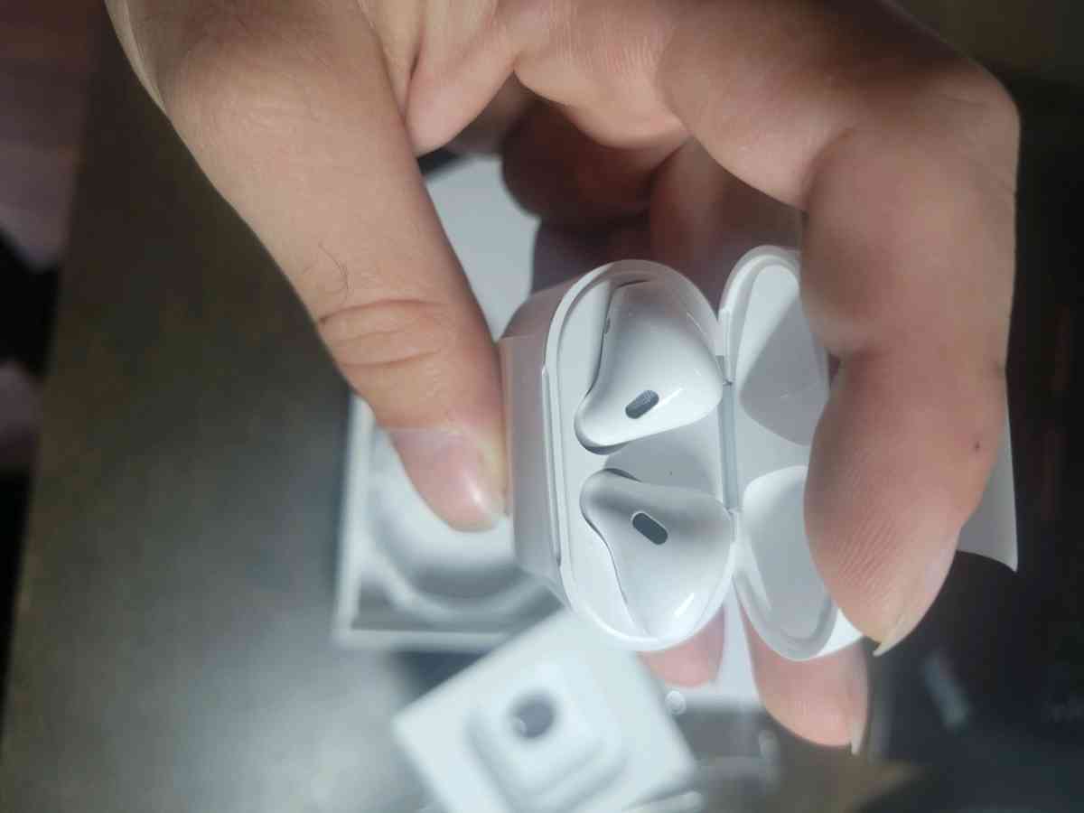 airpod earbuds - Rancho Cordova, California