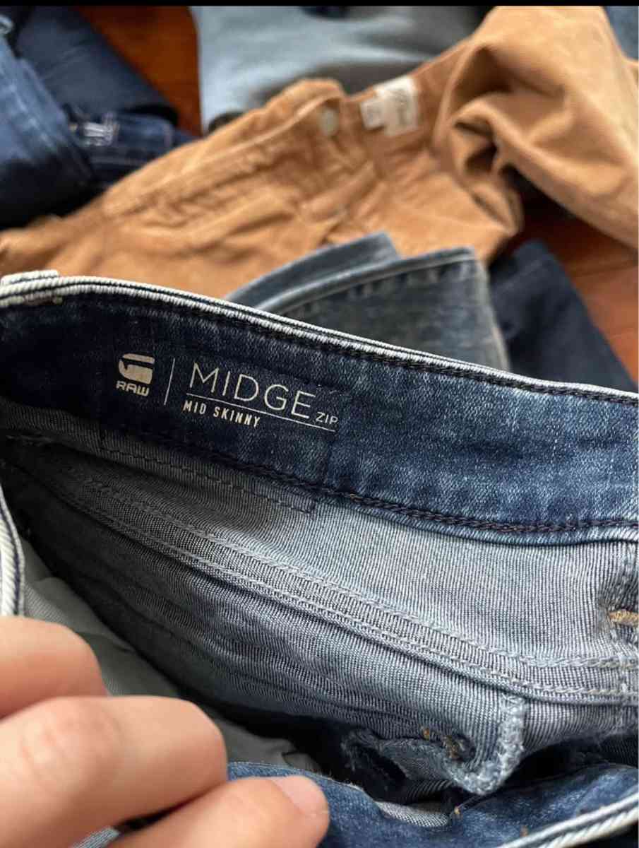 huge lot of womens jeans - Lyndhurst, New Jersey - FleaMarketBay