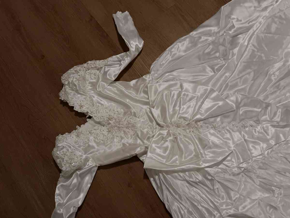 wedding dress - Oakwood, Georgia - FleaMarketBay