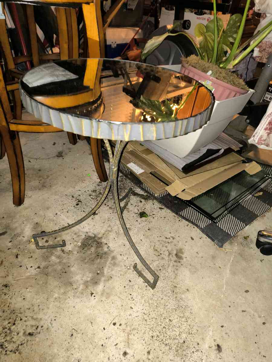 2 side tables mirror top - Acworth, Georgia - FleaMarketBay