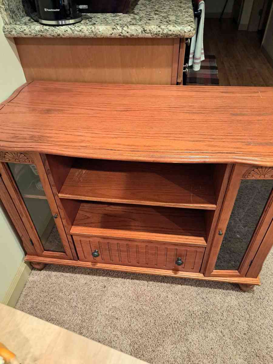 beautiful furniture and wall art - Addy, Washington - FleaMarketBay