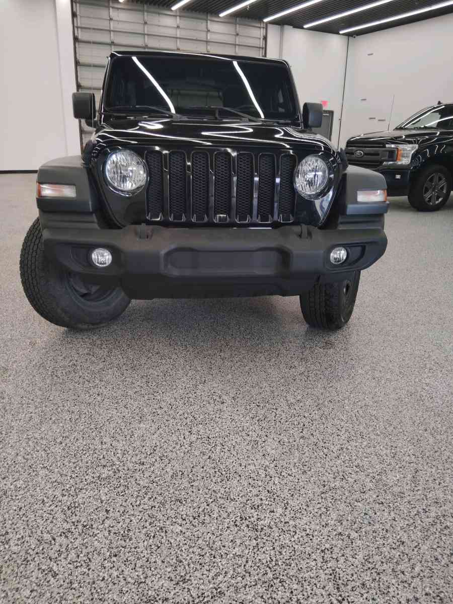 2019 Jeep Wrangler Sahara Unlimited - Greenville, Texas - FleaMarketBay