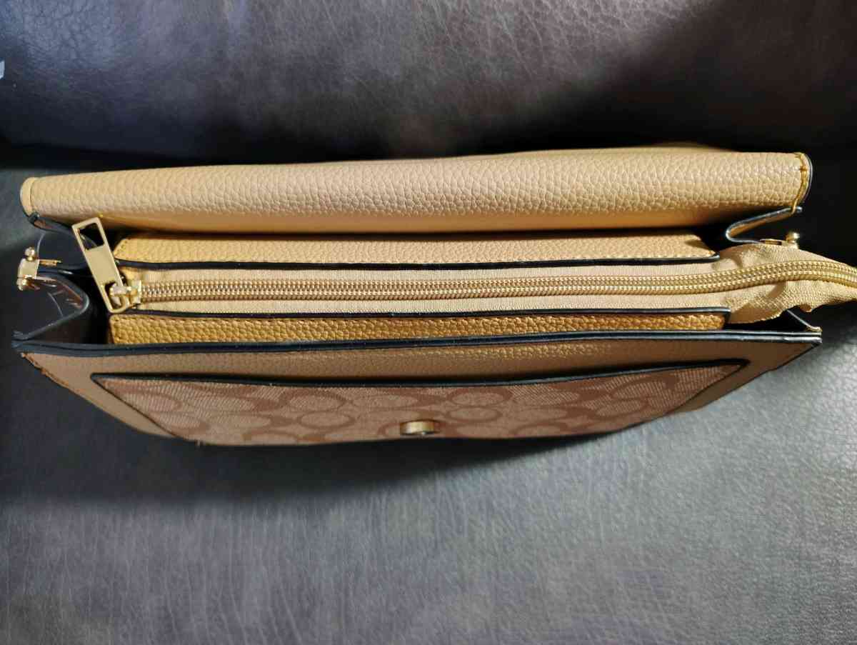 Crossbody Bag - Milwaukee, Wisconsin - FleaMarketBay