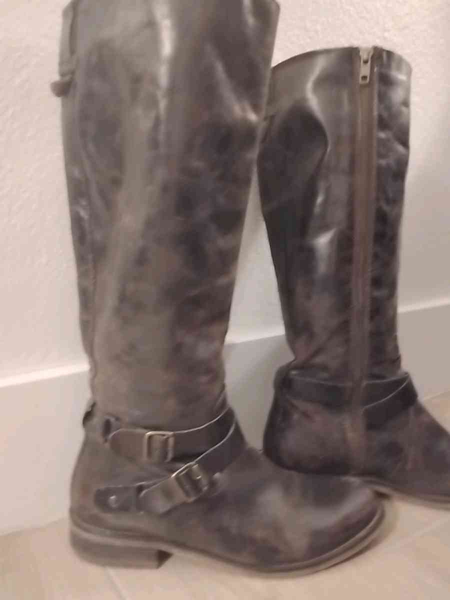 hinge Brown Leather boots sz8