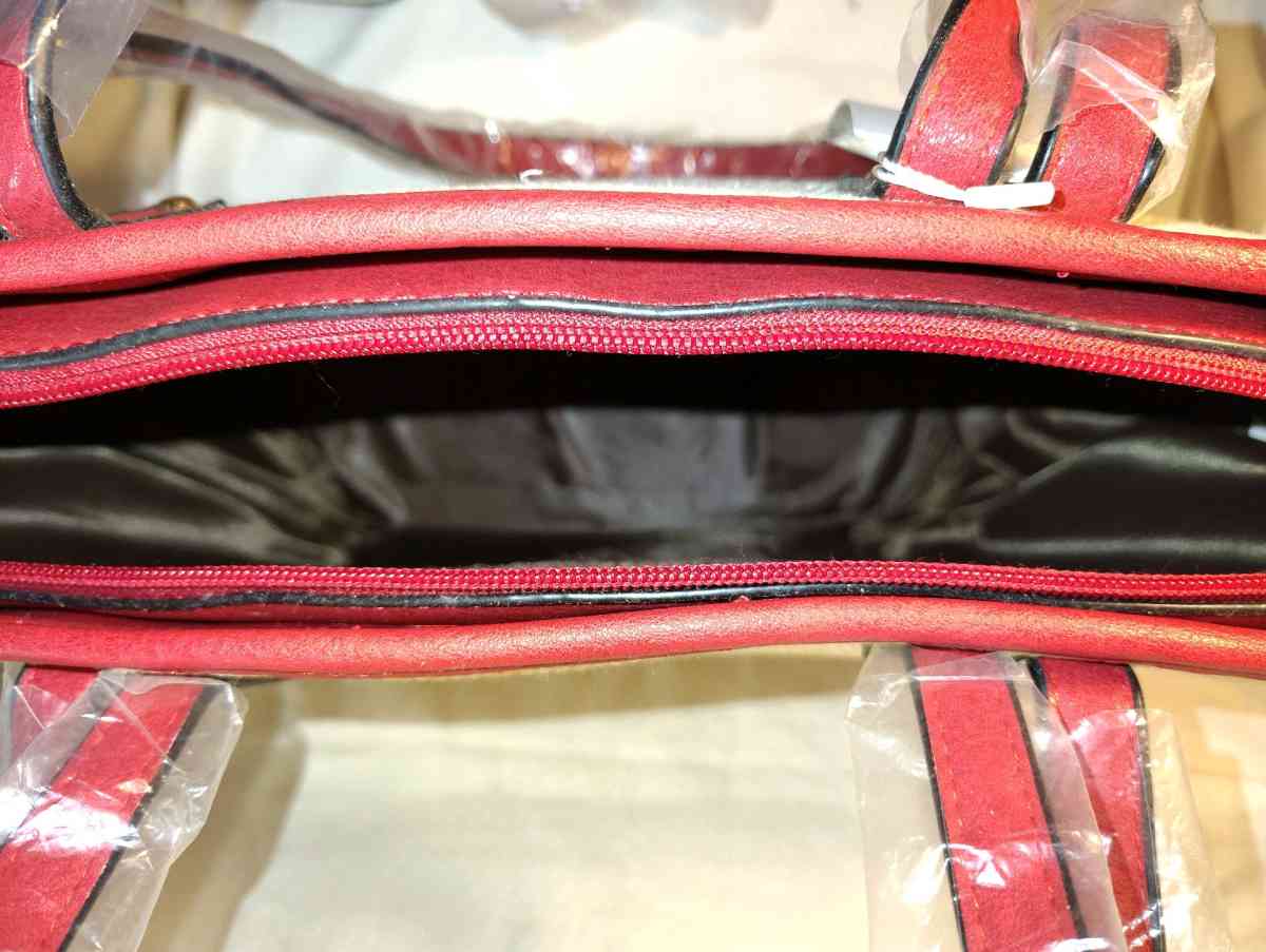 Handbag Set - Milwaukee, Wisconsin - FleaMarketBay