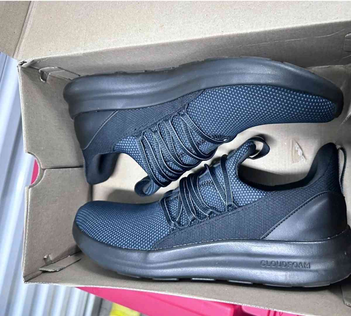 black Adidas - Honolulu, Hawaii - FleaMarketBay