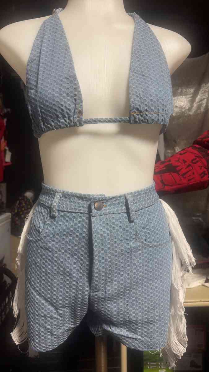 Jean outfit 3 pc size medium - New Britain, Connecticut - FleaMarketBay