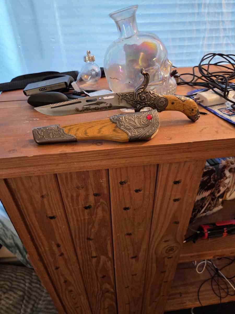 decorative flintlock design knife - Wichita, Kansas - FleaMarketBay