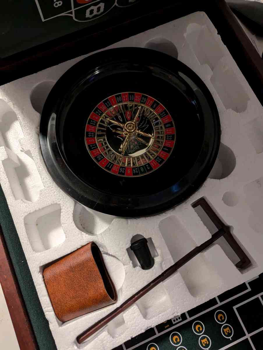 blackjack 2in poker and roulette table - Hagerstown, Maryland - FleaMarketBay