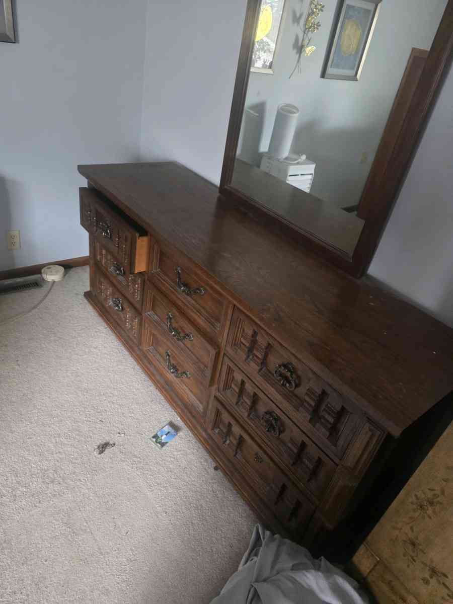 vanity dresser - Lincoln, Nebraska - FleaMarketBay
