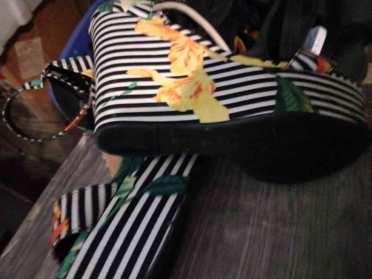 shoes - Cleveland, Ohio - FleaMarketBay