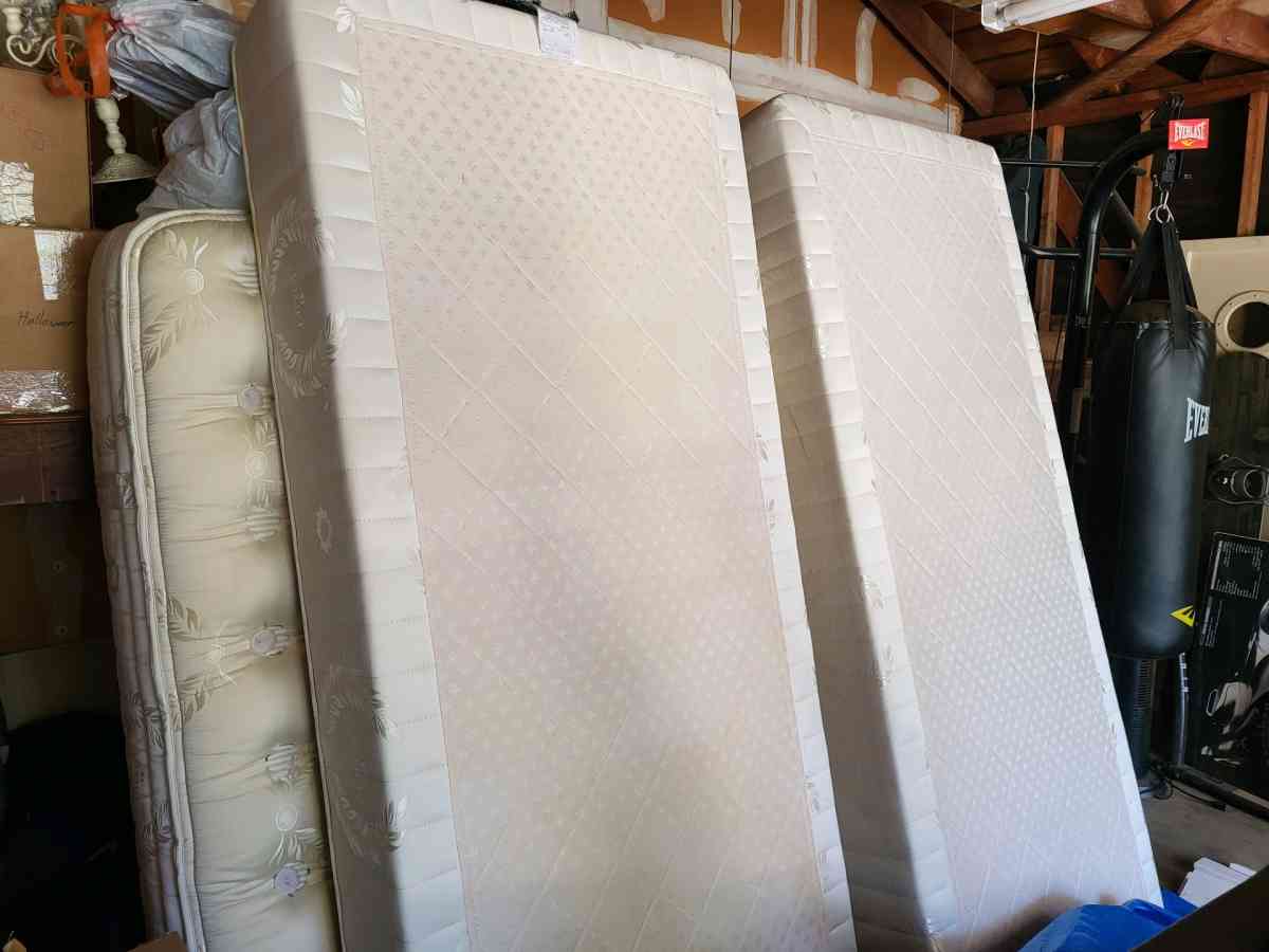 King size bed with box springs - La Verne, California - FleaMarketBay