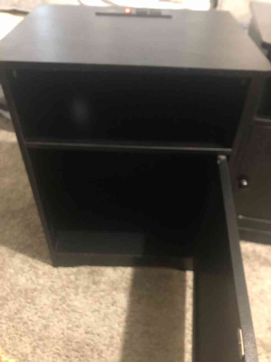 end tables with electric outlets usb plugs - Austin, Texas - FleaMarketBay