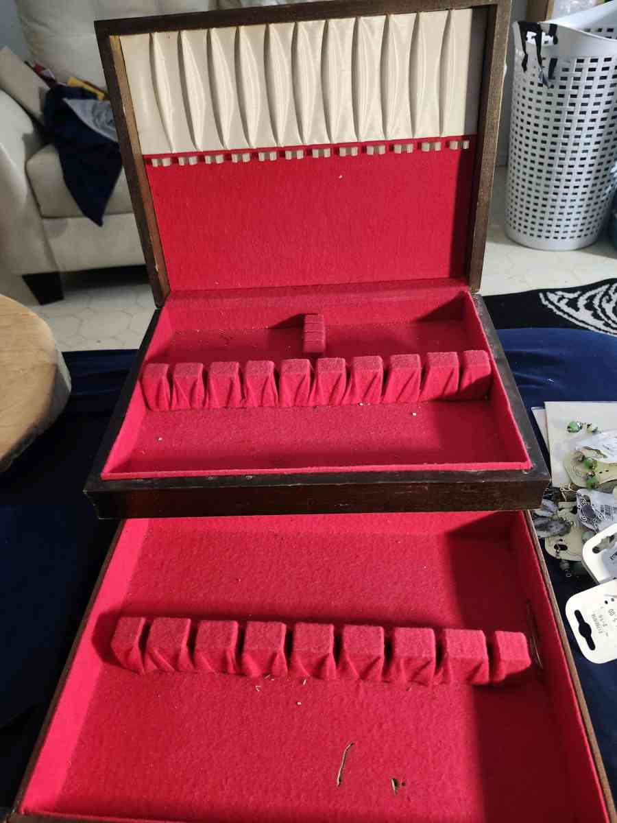 Vintage silverware chest - Clarkdale, Arizona - FleaMarketBay