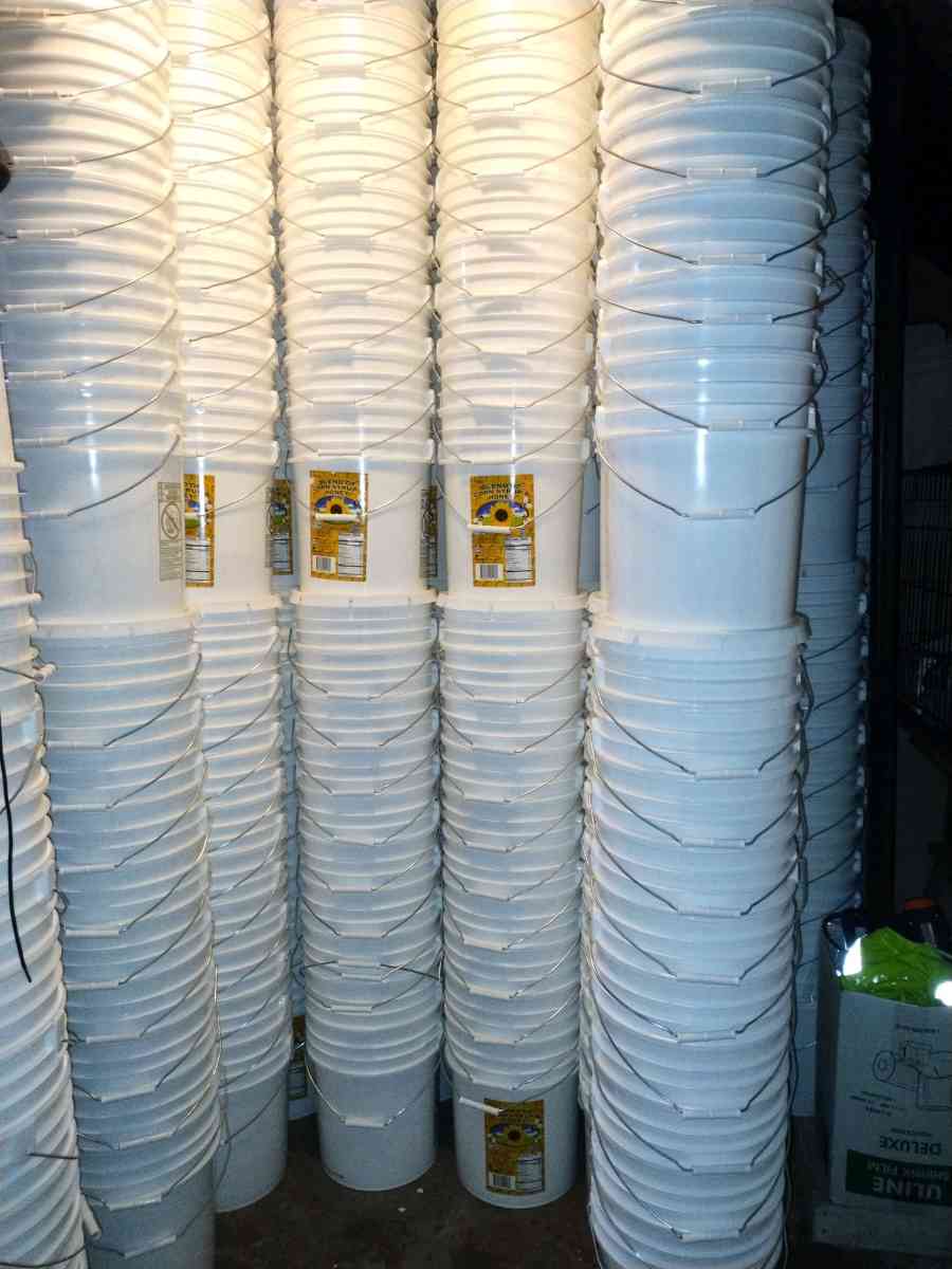 5 gallon buckets - Pomona, California