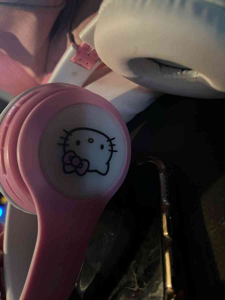 kids hello kitty earphones - Ackerman, Mississippi - FleaMarketBay