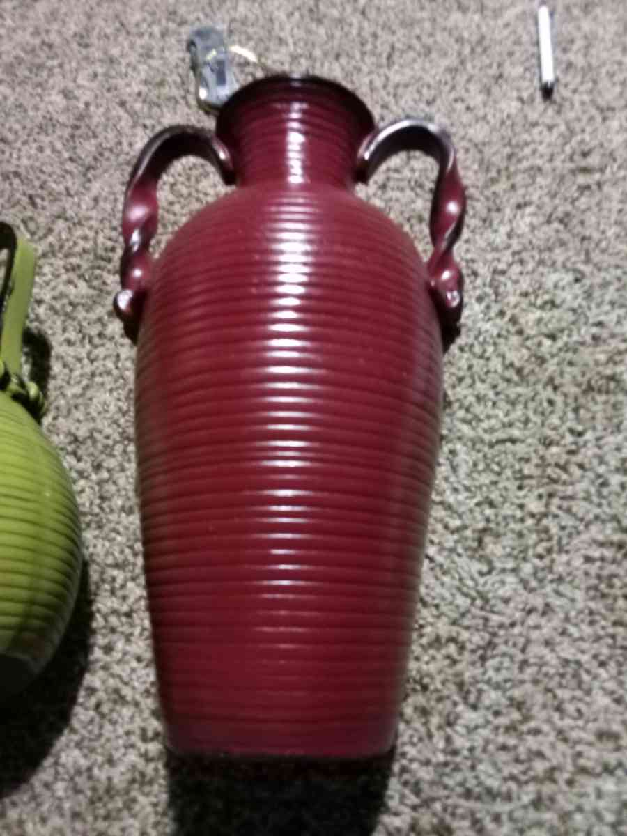 2 vases - Mc Minnville, Tennessee - FleaMarketBay
