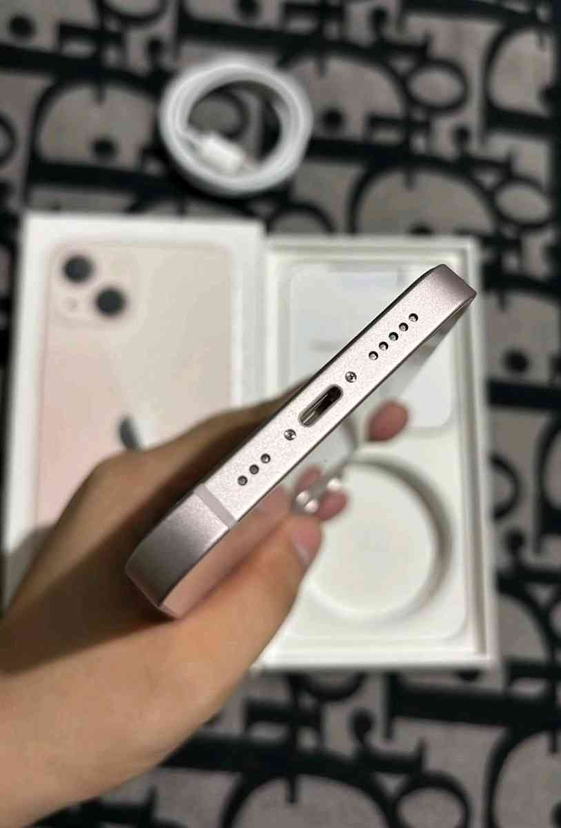 iPhone 13 - Adams, New York - FleaMarketBay