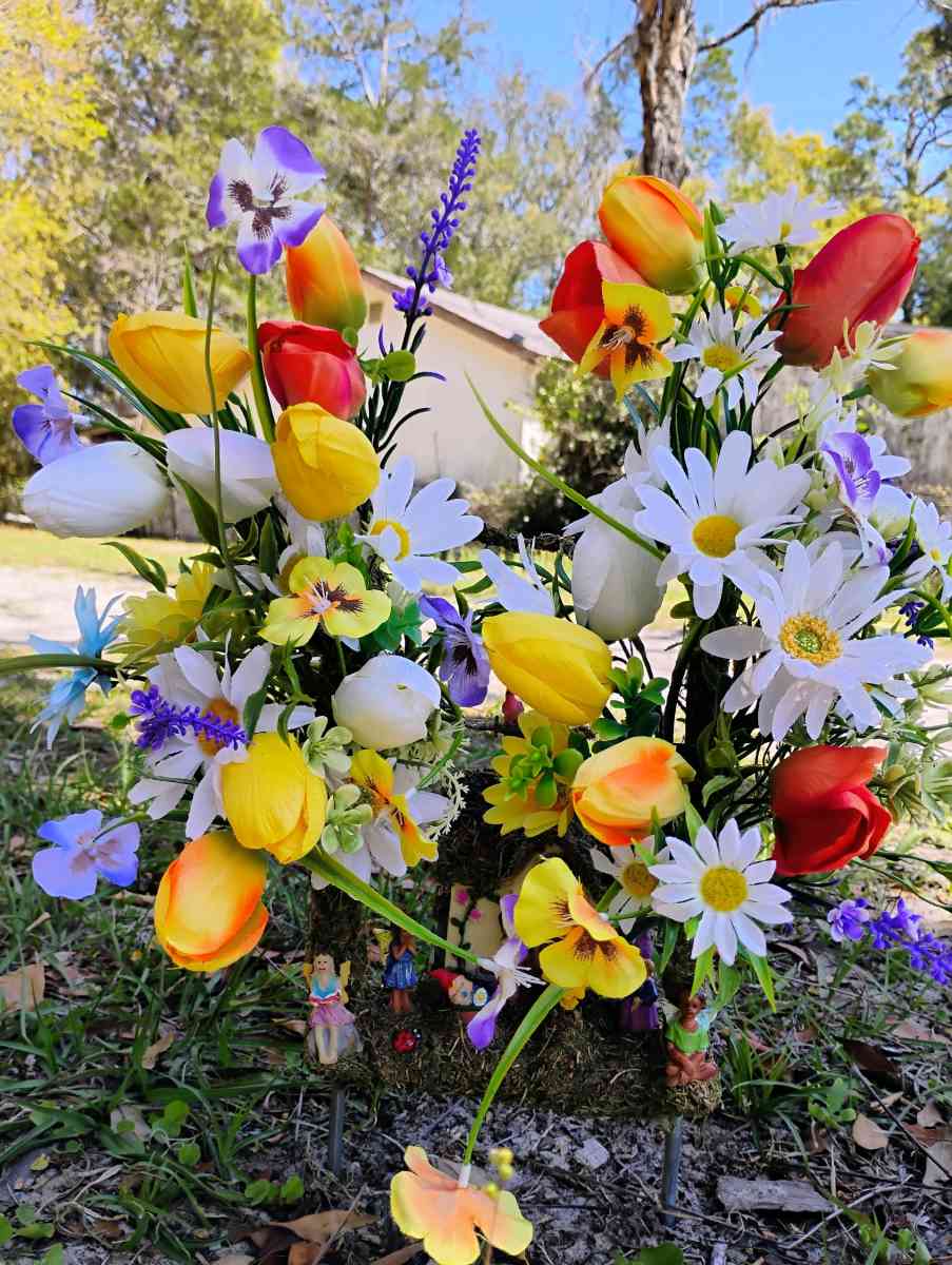 beautiful graveside flowers for loved ones - Jacksonville, Florida - FleaMarketBay