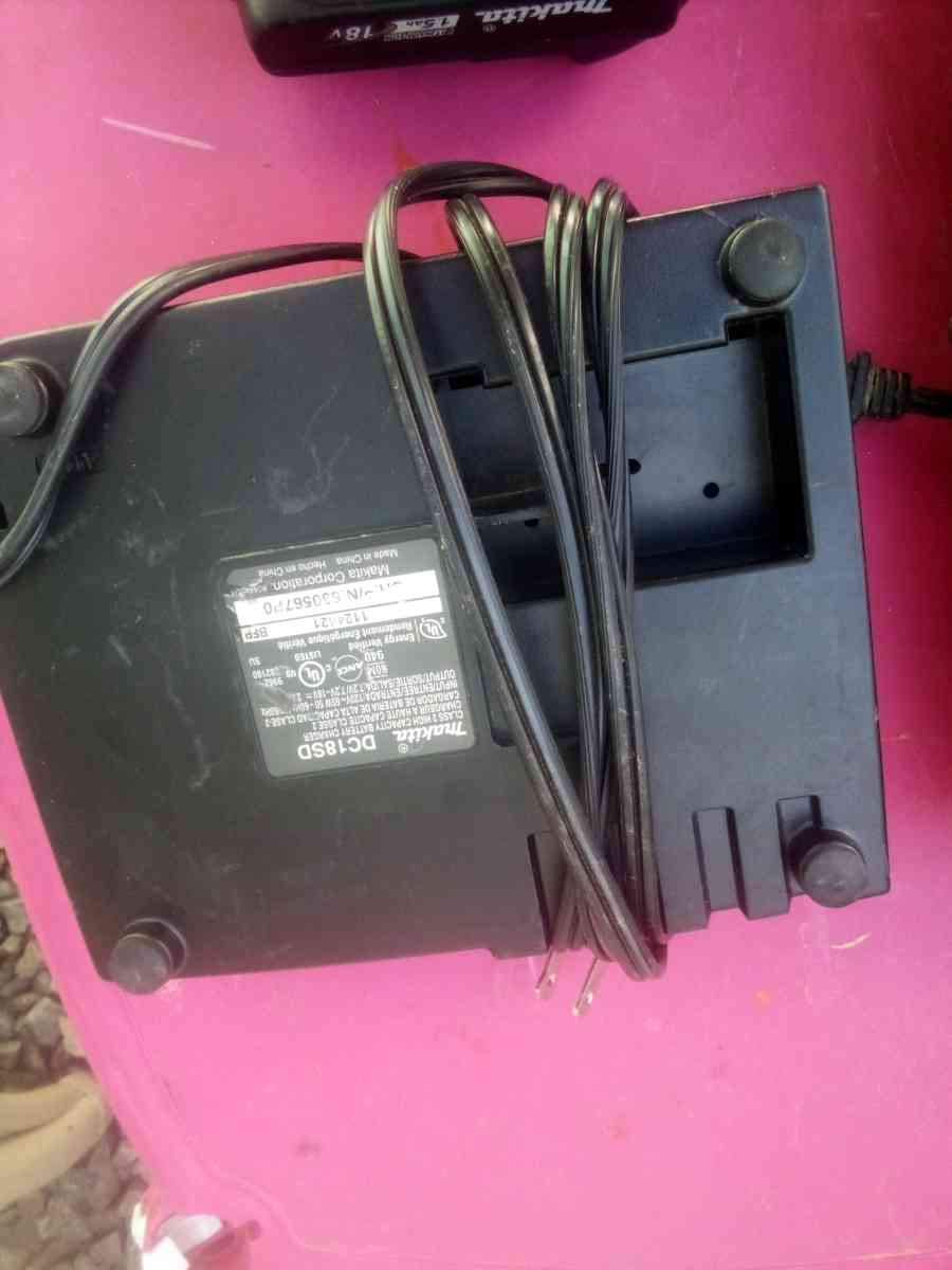 Makita chargers and 1 battery - Phoenix, Arizona - FleaMarketBay