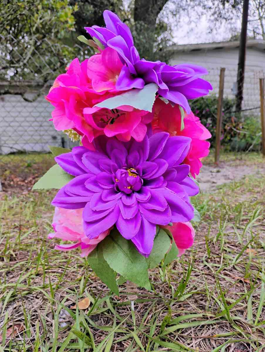 graveside flowers for loved ones - Jacksonville, Florida - FleaMarketBay