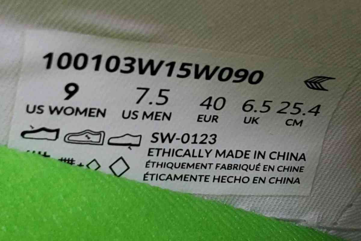 Womens sneakers - Bowling Green, Kentucky - FleaMarketBay