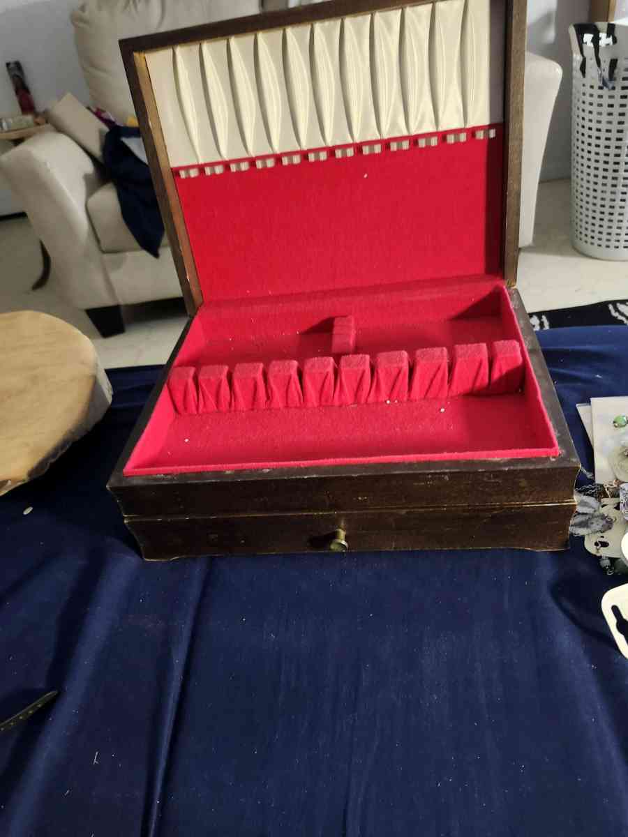 Vintage silverware chest - Clarkdale, Arizona - FleaMarketBay