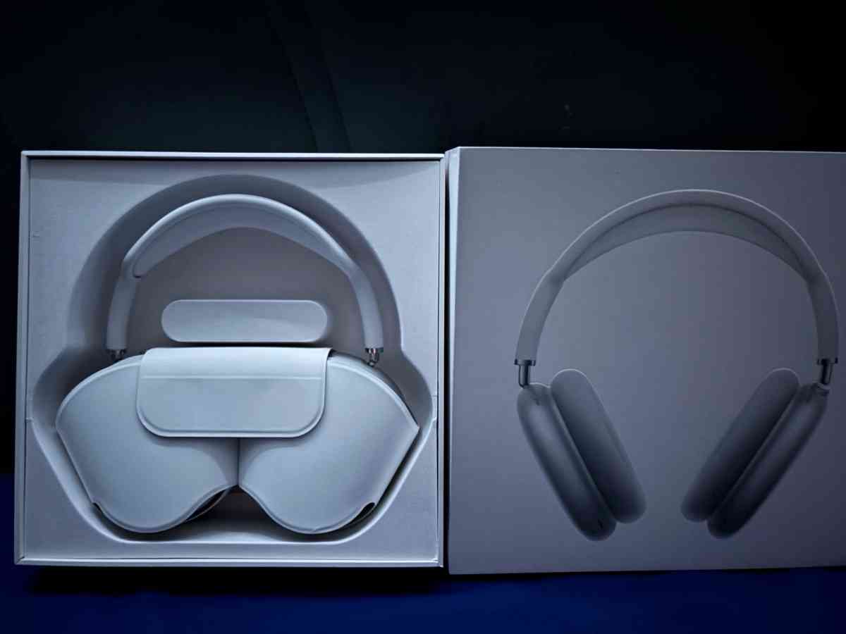 Airpod Maxes - Pensacola, Florida - FleaMarketBay