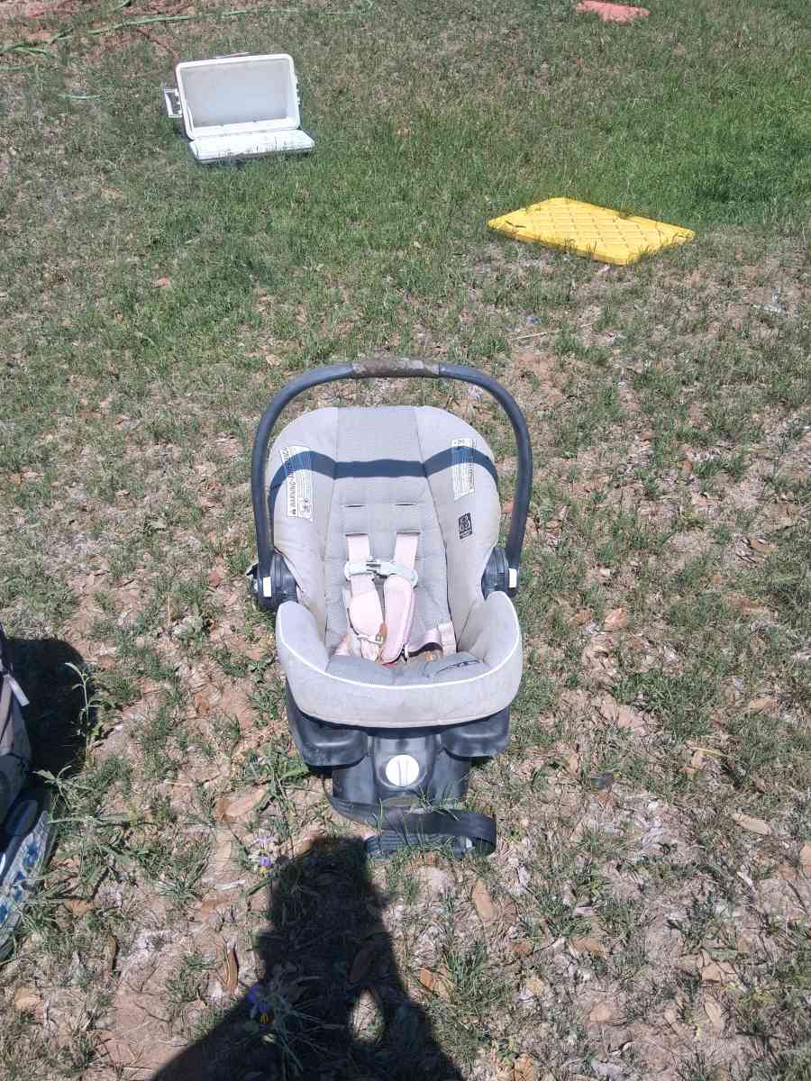 BABY CAR SIT - Burnet, Texas