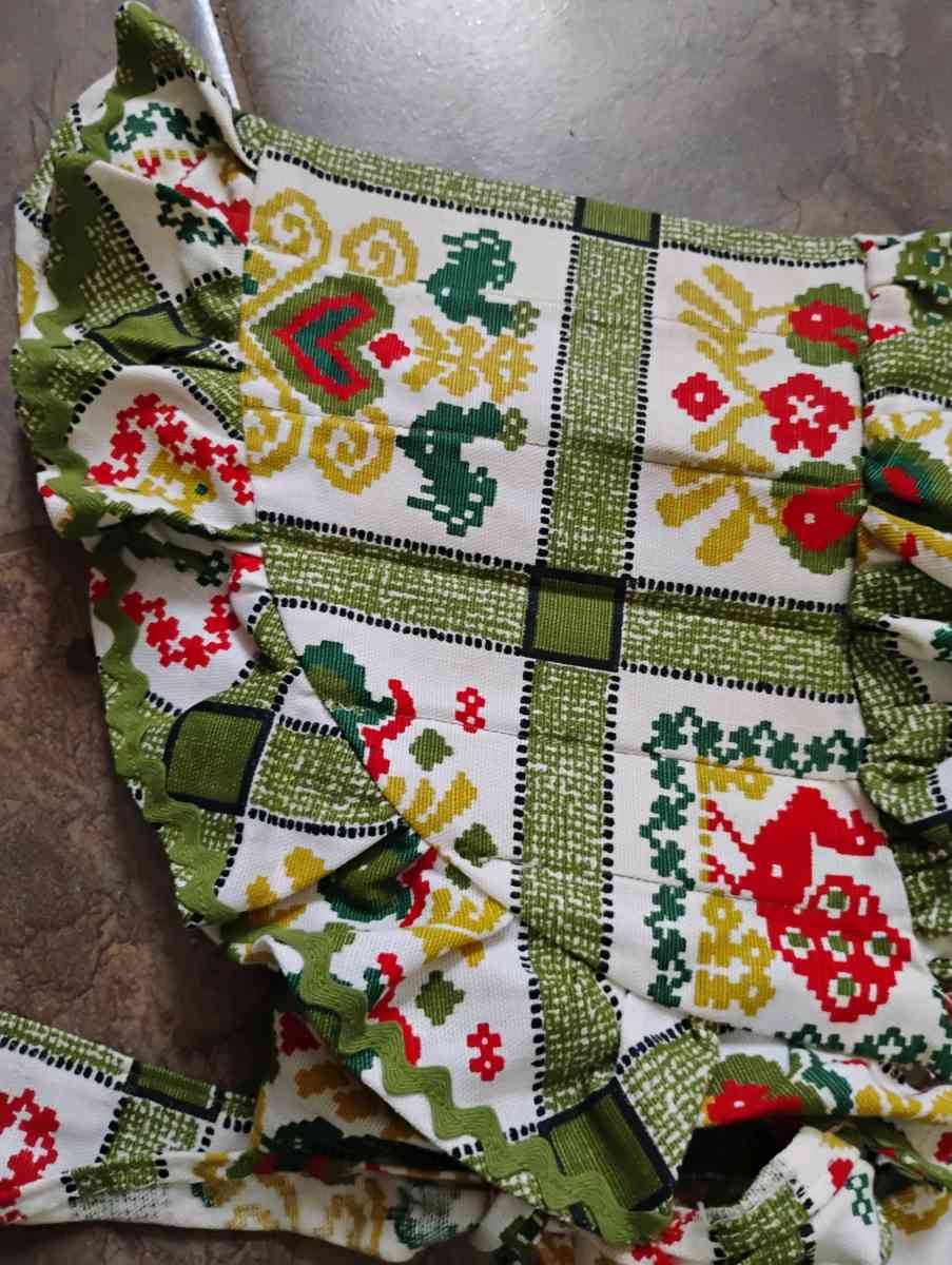 Vintage Floral green Bonnet - Bowie, Texas - FleaMarketBay