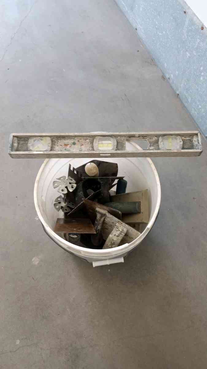 the sheel vinyl notched trowel plastic metal - Atherton, California - FleaMarketBay