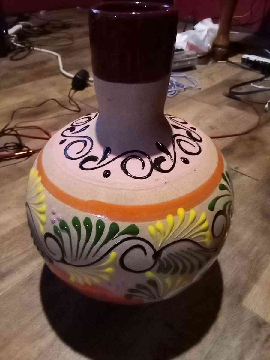 vase painted and glazed - Mc Minnville, Tennessee - FleaMarketBay