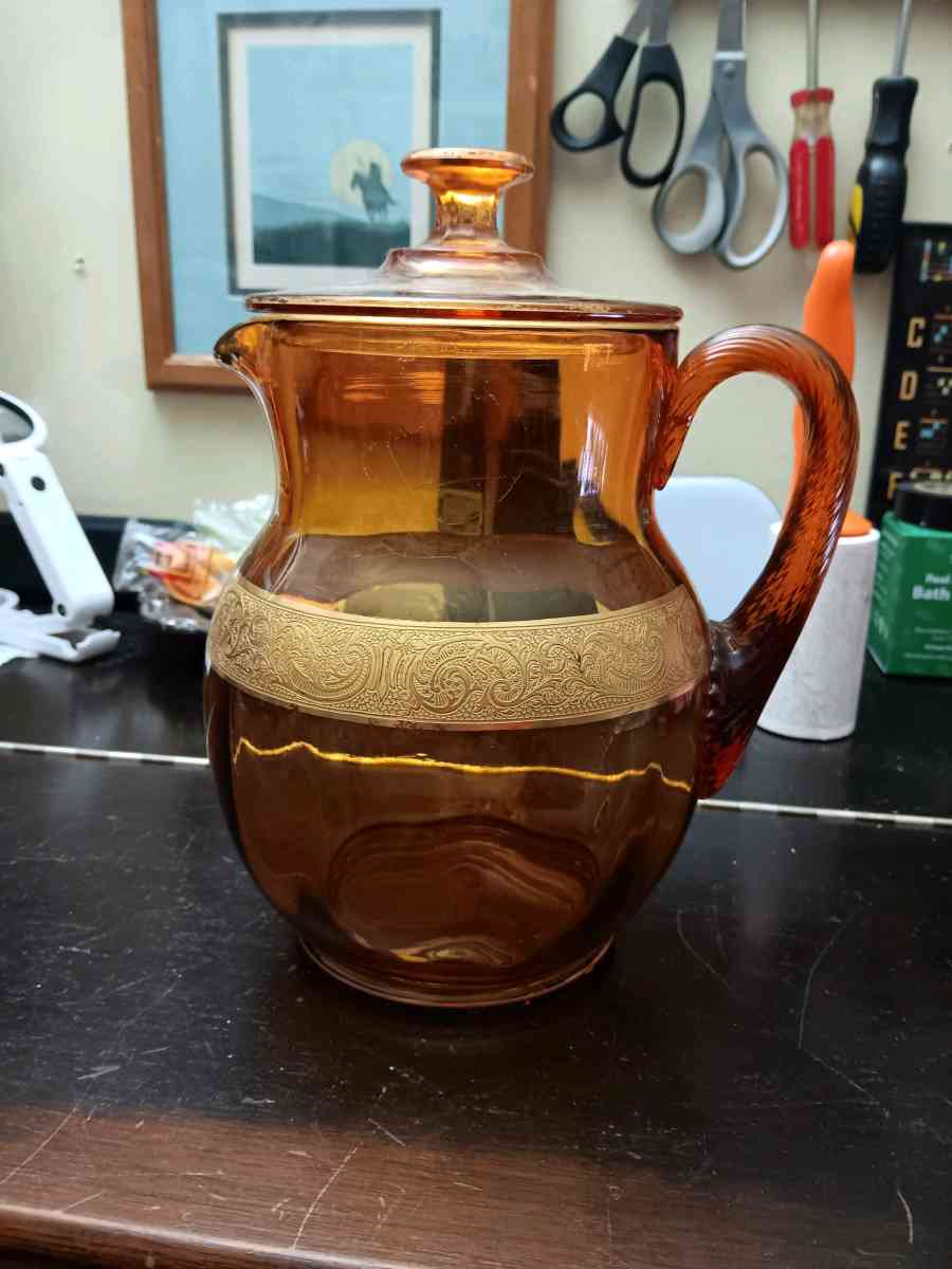 early Amber glass with gold leaf inlays picher - Adams, New York
