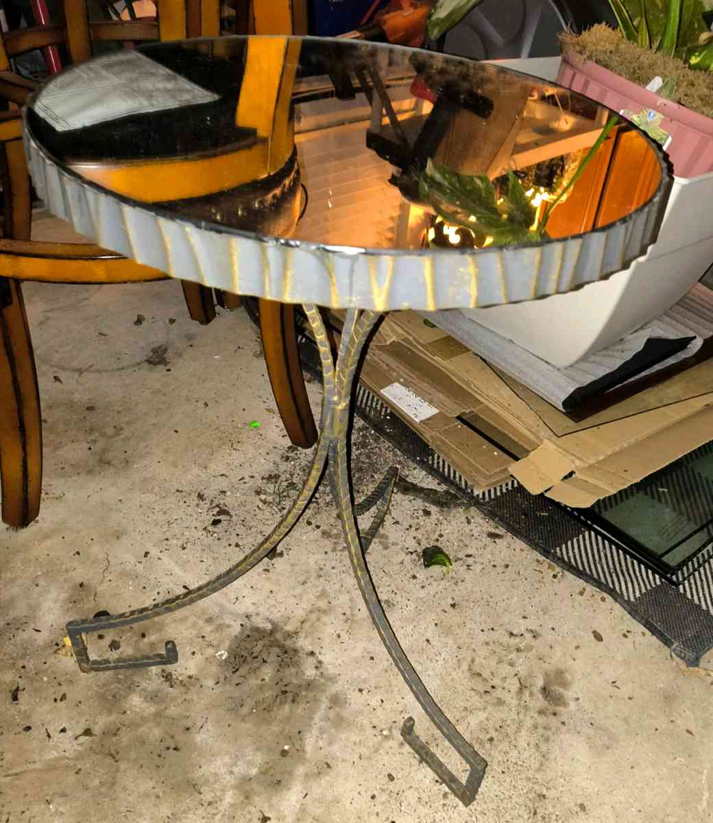 2 side tables mirror top - Acworth, Georgia