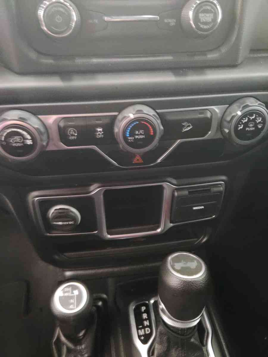 2019 Jeep Wrangler Sahara Unlimited - Greenville, Texas - FleaMarketBay