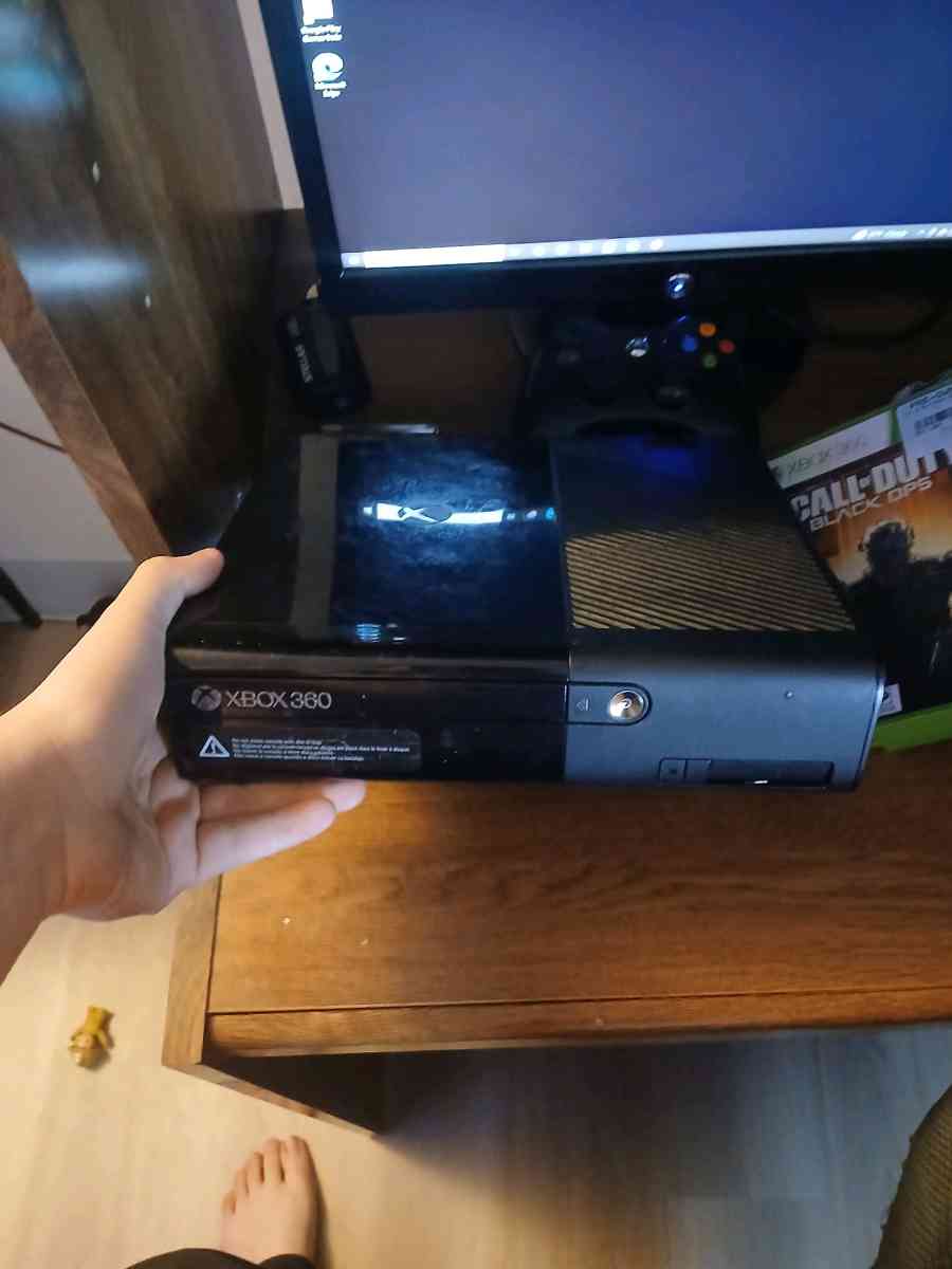 xbox 360 with 4 games - Findlay, Ohio - FleaMarketBay