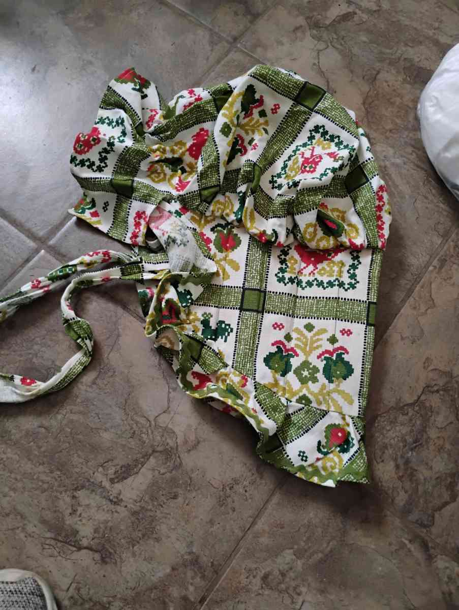 Vintage Floral green Bonnet - Bowie, Texas - FleaMarketBay