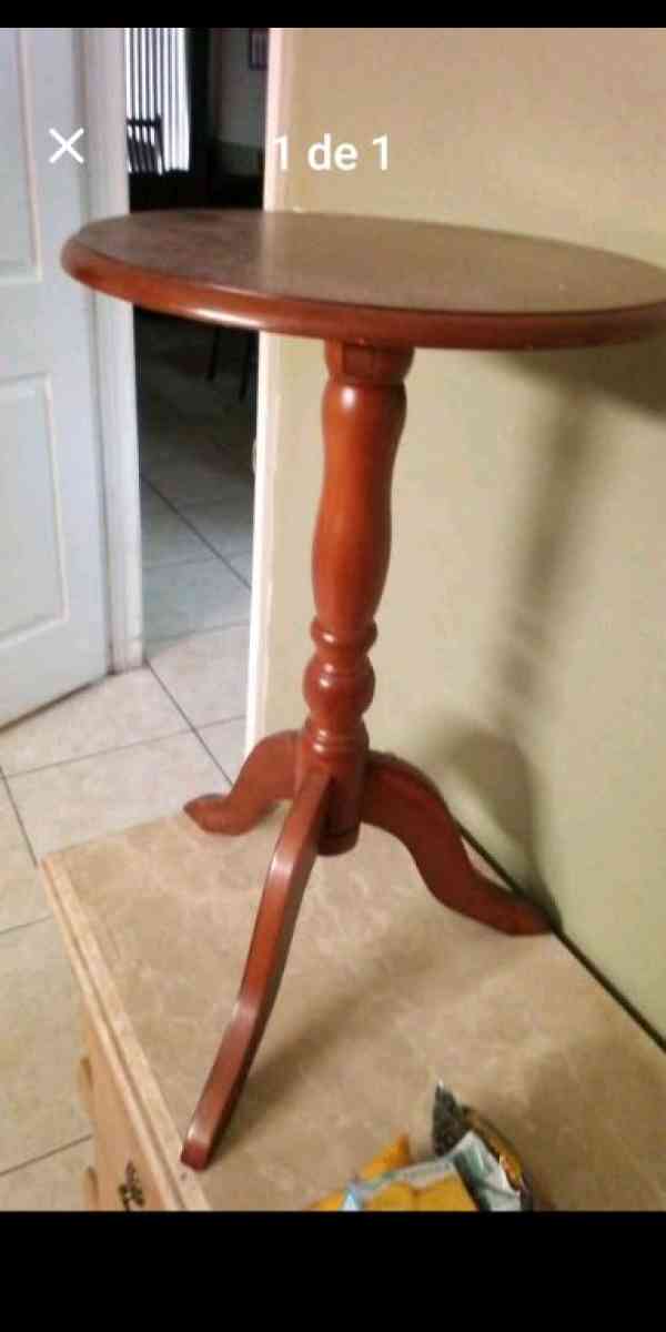 Centri fourlegged wooden coffee table - Altamonte Springs, Florida