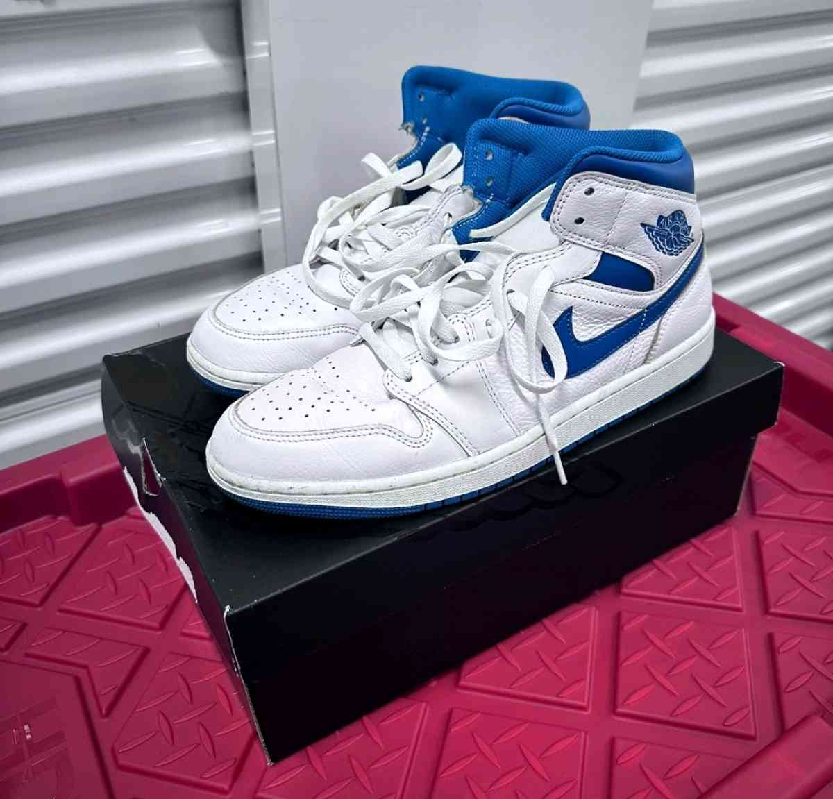 high top Nike - Honolulu, Hawaii - FleaMarketBay