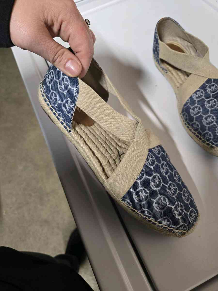 womens like new sandals size 9 no flaws perfect see all pics - Manteca, California