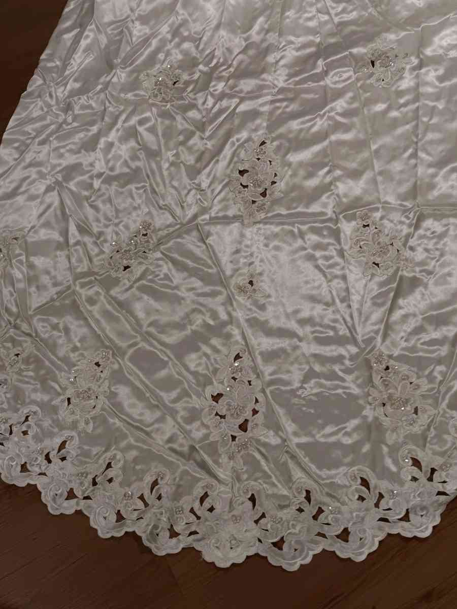 wedding dress - Oakwood, Georgia - FleaMarketBay