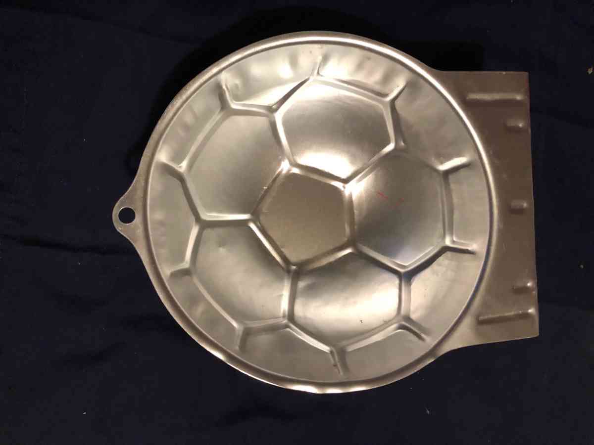 Its a vintage Wilton bake pan its a Soccer ball - Hartsville, Tennessee