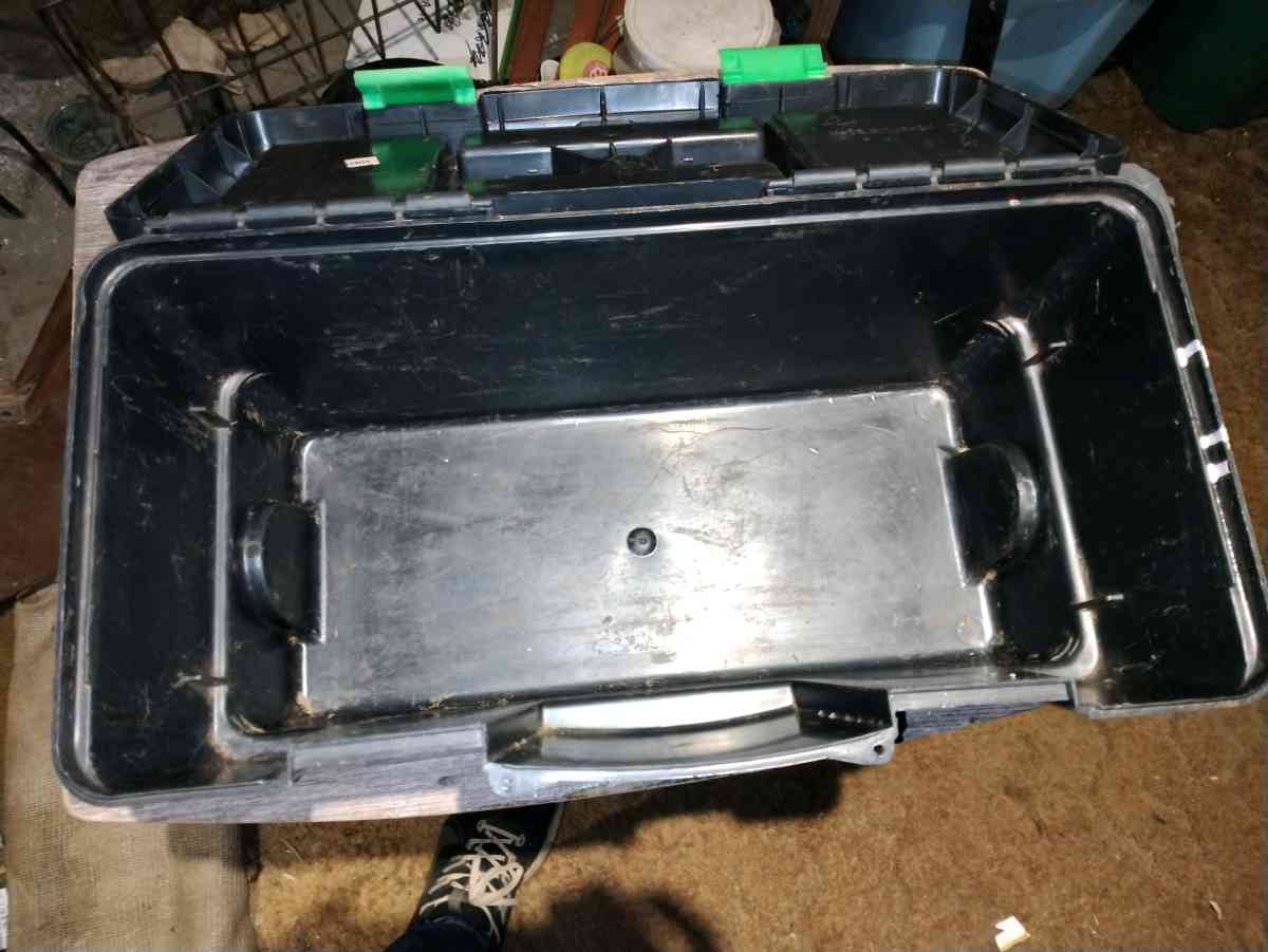 toolbox and masonry tools - Cleveland, Ohio - FleaMarketBay