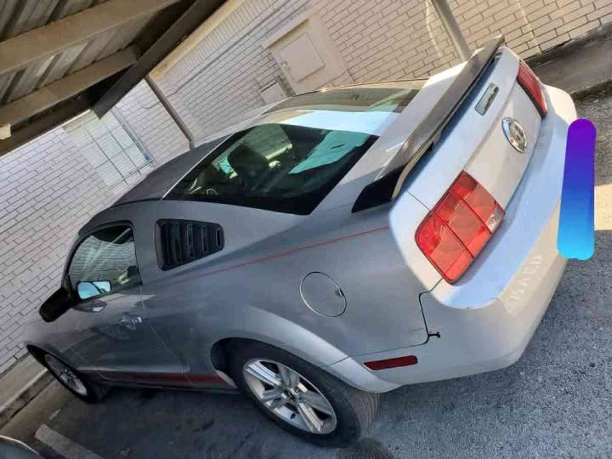 Ford Mustang 2005 standar - Houston, Texas - FleaMarketBay