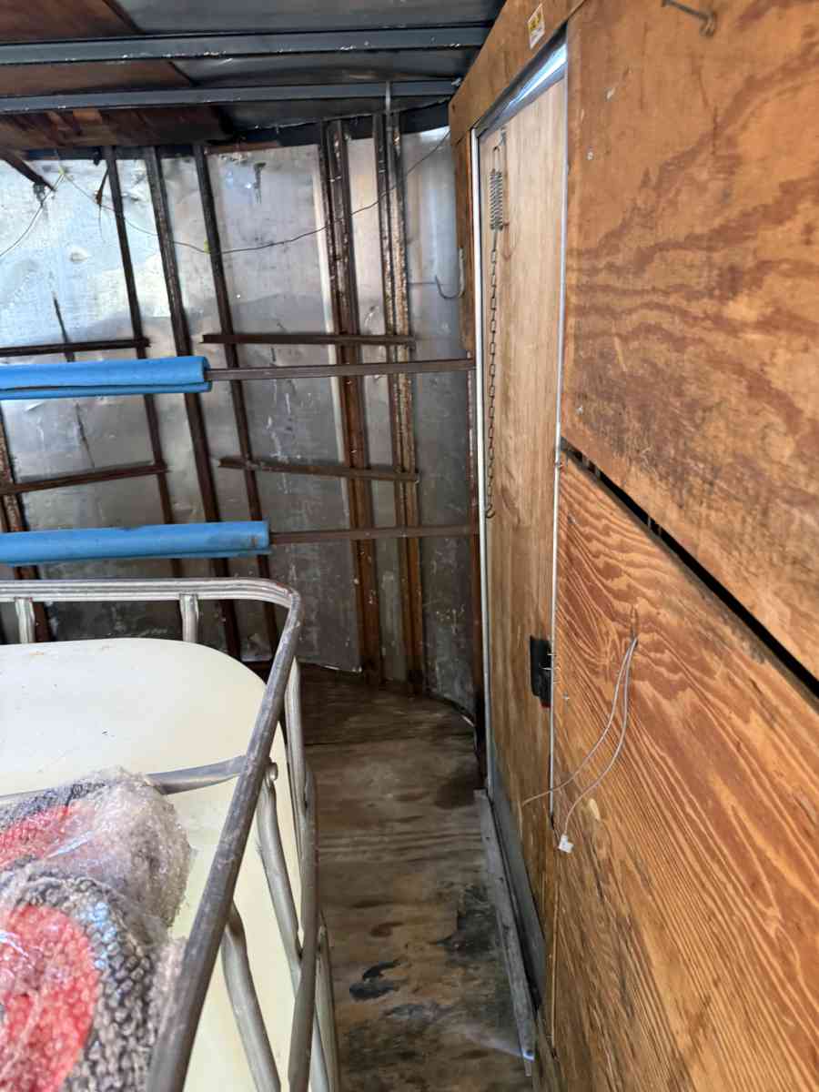 enclosed trailer - Winter Haven, Florida - FleaMarketBay