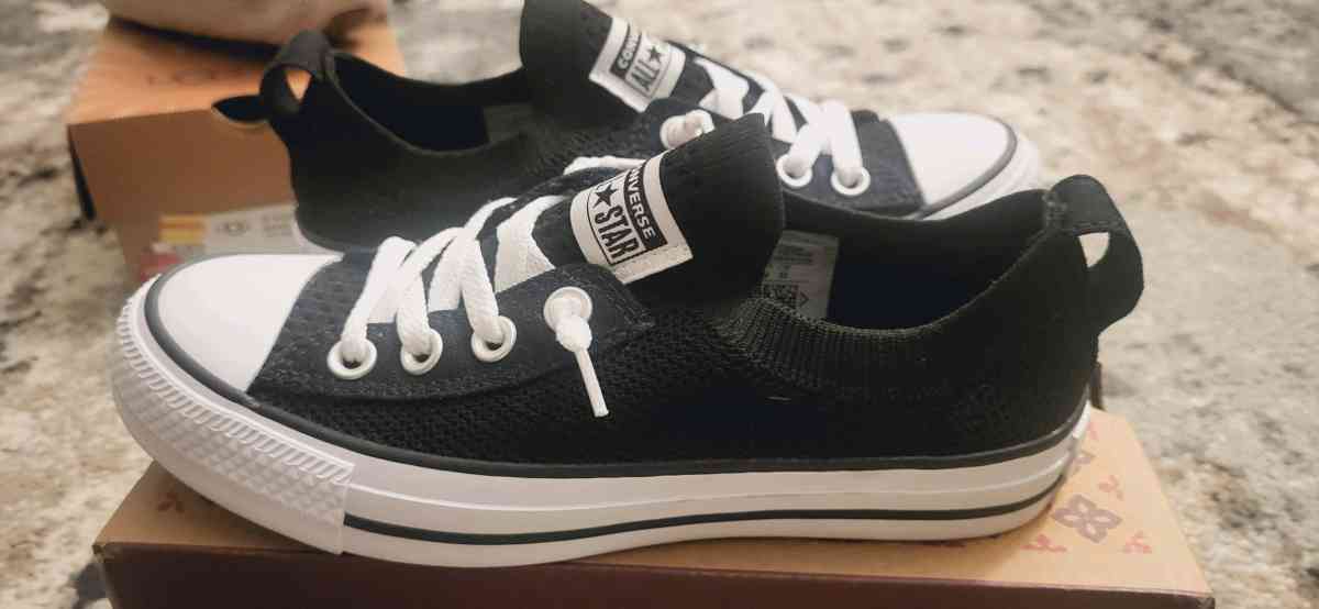Converse Women Size 5 - Brick, New Jersey - FleaMarketBay