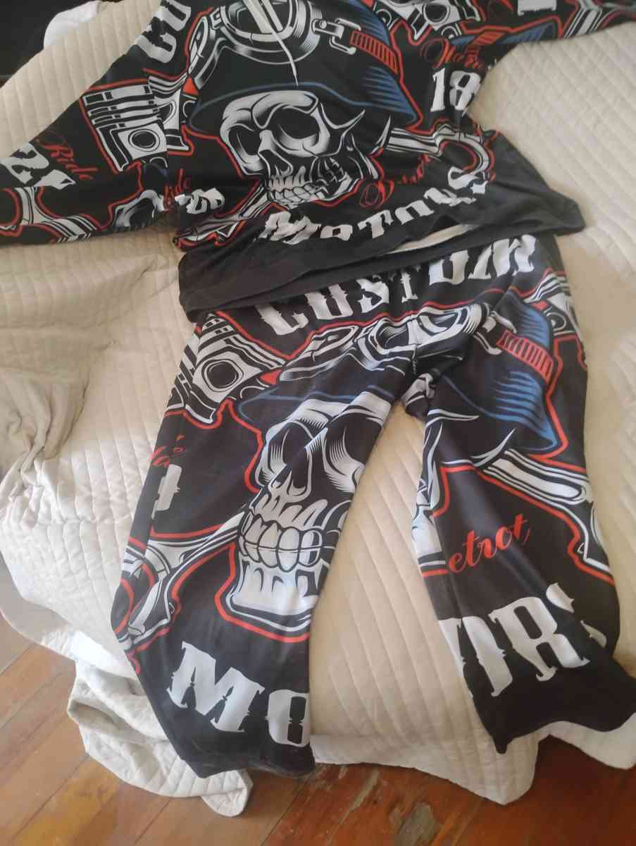 outfit for men or and women - Saint Joseph, Missouri