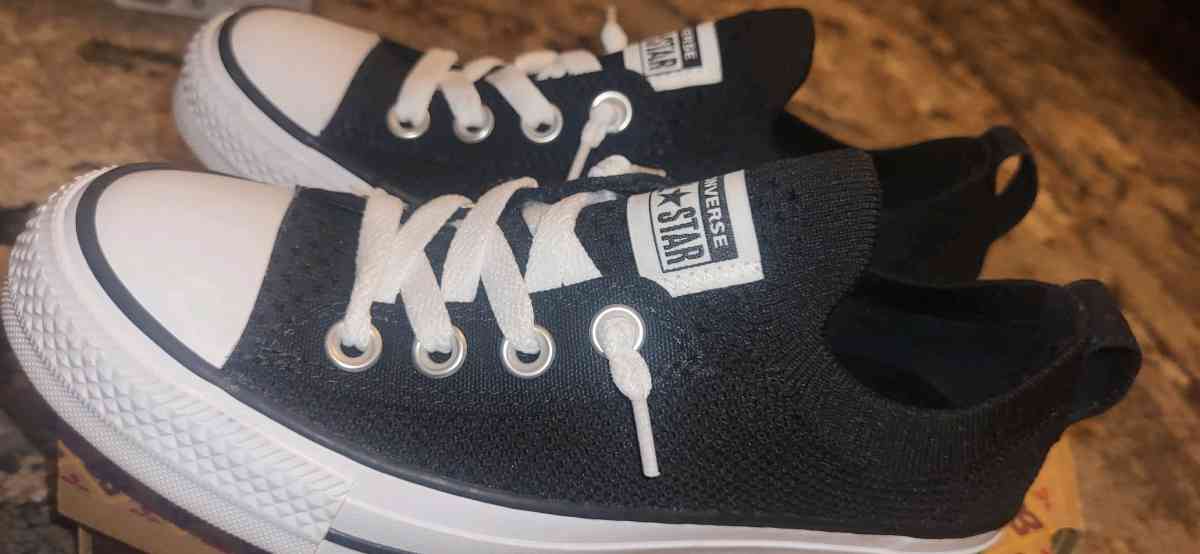 Converse Women Size 5 - Brick, New Jersey