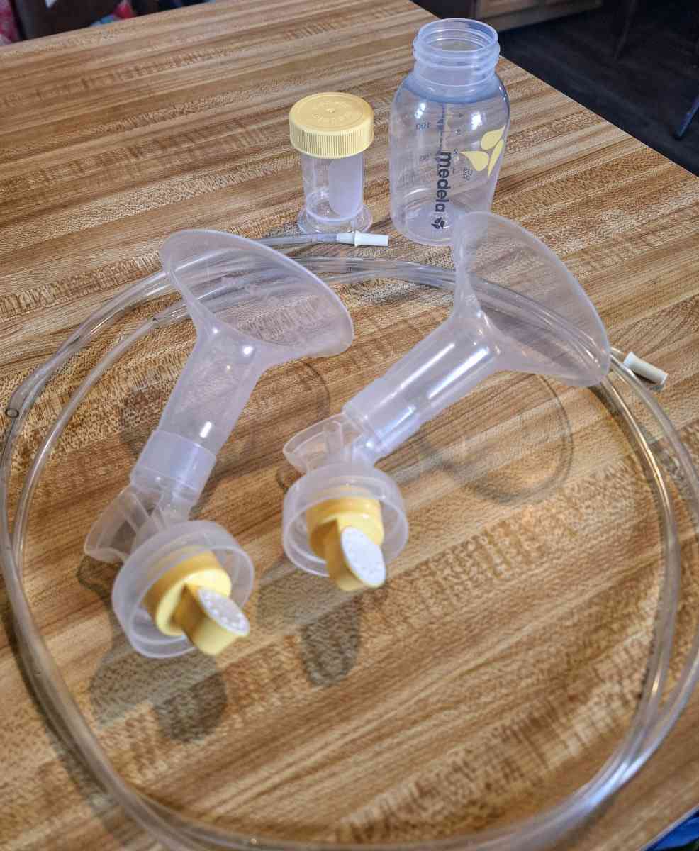 Medela Pump In Style Advanced Breast Pump  Accessories - Buckingham, Virginia - FleaMarketBay